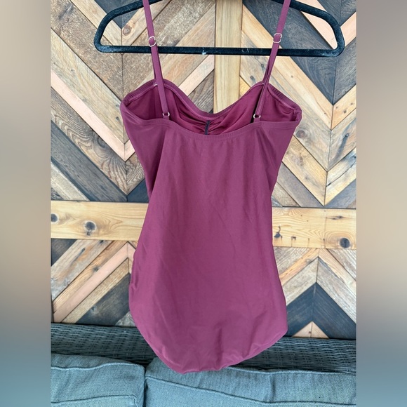 KATE SPADE New York 3D Rose Peep Hole One Piece Swimsuit Large Burgundy - Picture 6 of 11